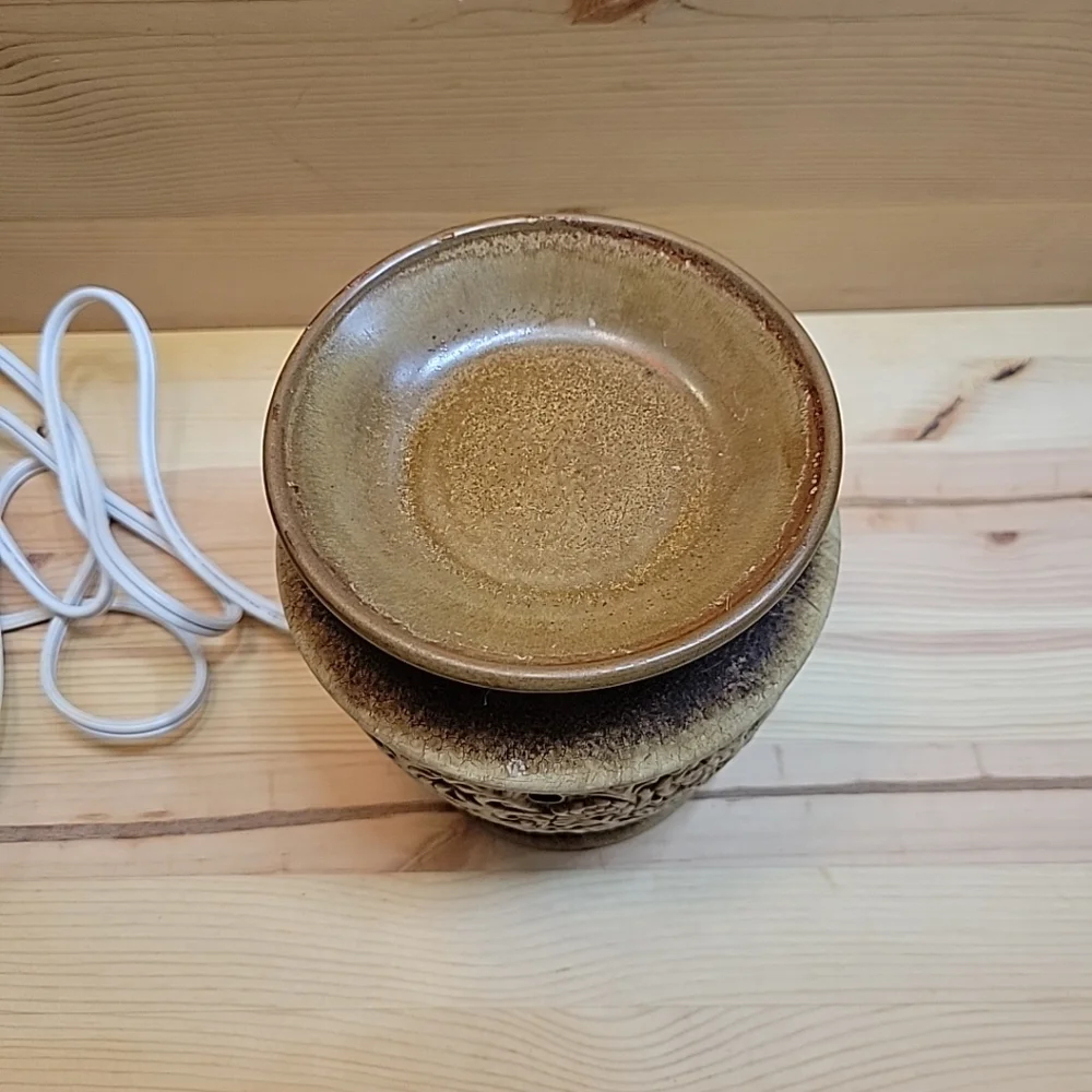 Large Beige Crackled Scroll Design Wax Warmer Works